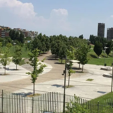 Flat Overlooking The Park Апартаменты *