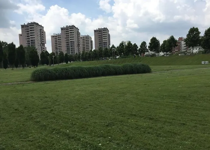 Flat Overlooking The Park شقة *